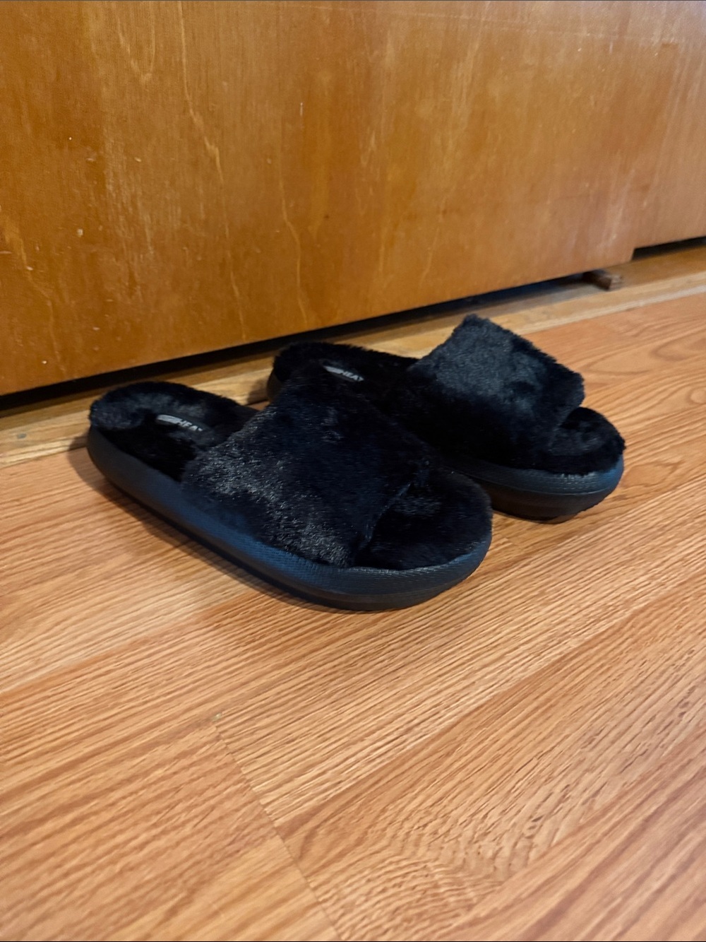 32 Degrees Women's Black Faux Fur Slide Slippers
